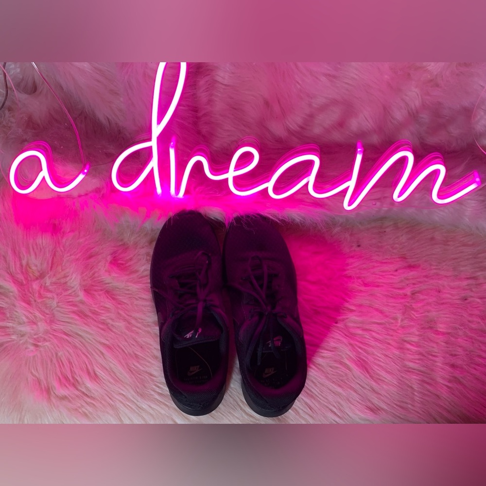 Nike Women’s Black Mesh Sneakers